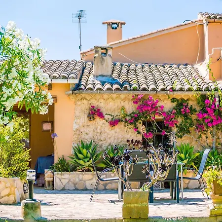 Semesterbostad Mediterranean With Pool
